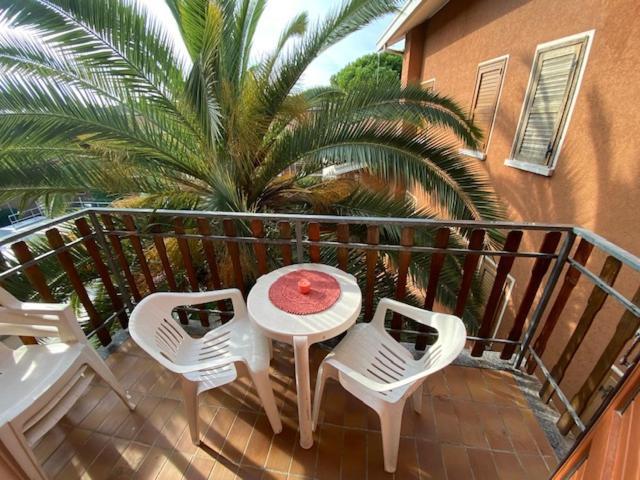 Ferienwohnung Cond Giardino Lignano Sabbiadoro Exterior foto